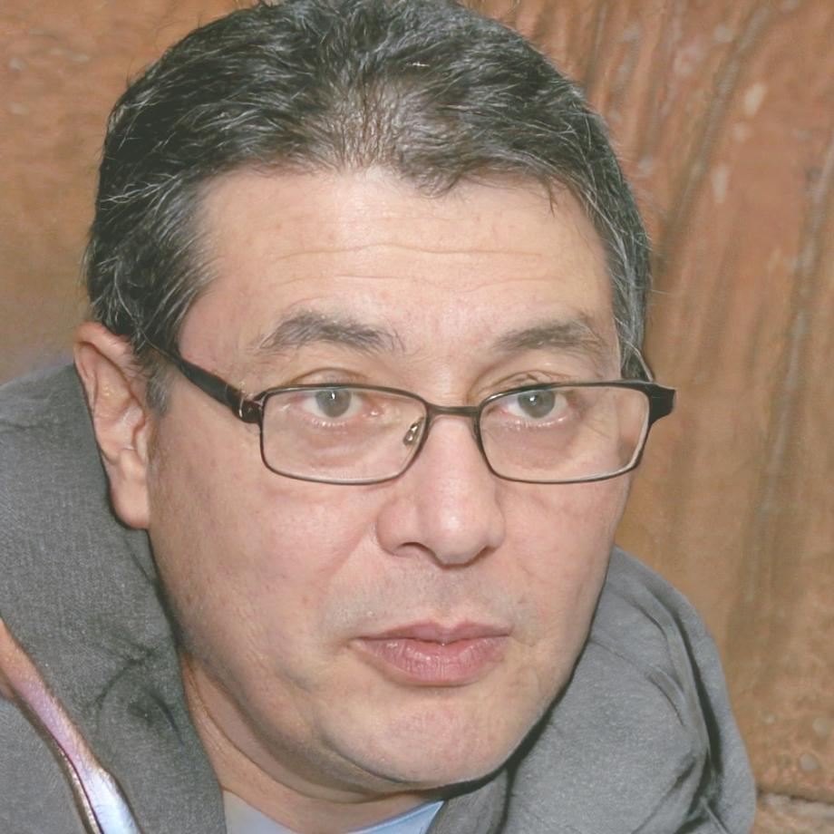 Senior financial analyst with fifteen years experience